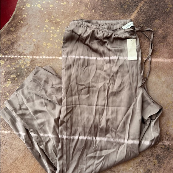 Abercrombie & Fitch Gray Wide-Leg Satin Pants - Picture 5 of 8